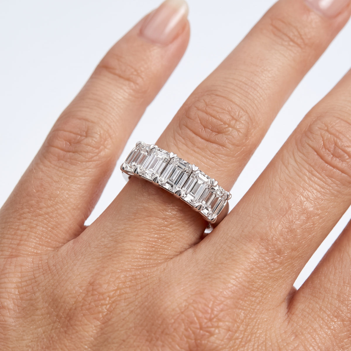 _lifestyle_image@SKU:A0809-LADE0400000DW #metal_silver+origin_lab-grown+quality_g-si