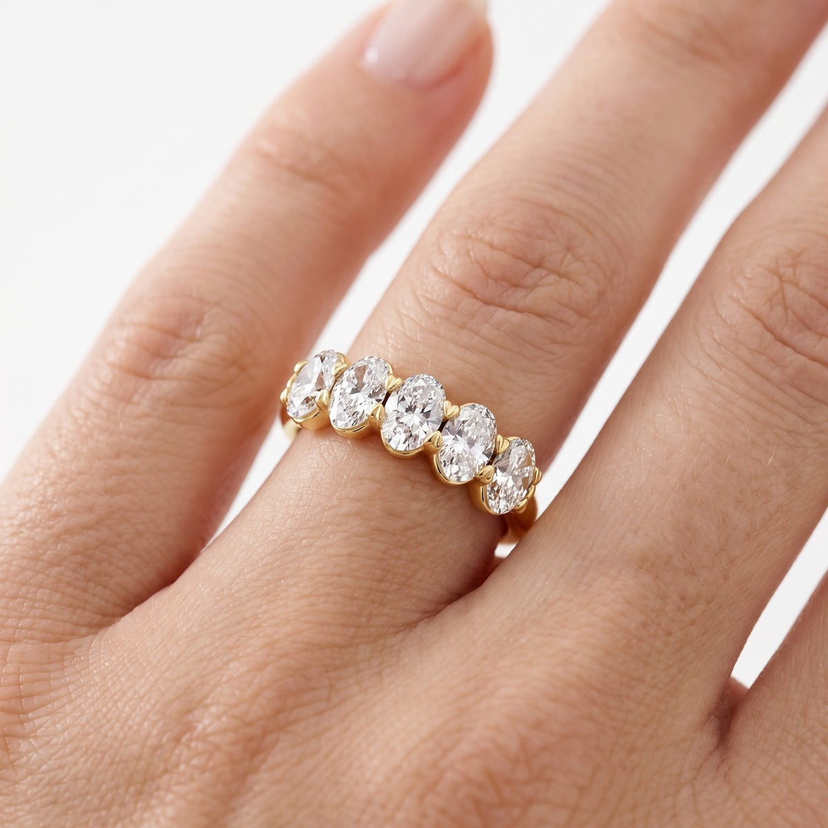_lifestyle_image@SKU:A0809-LADO03000004Y #metal_10k-yellow-gold+origin_lab-grown+quality_g-si