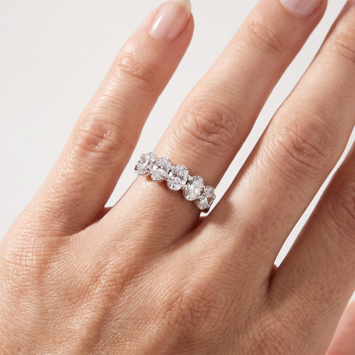 _lifestyle_image@SKU:A0809-LADO0300000DW #metal_silver+origin_lab-grown+quality_g-si