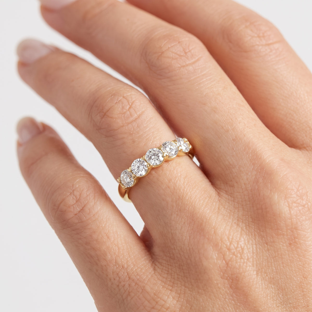 _lifestyle_image@SKU:A0809-LADR00980004Y #metal_10k-yellow-gold+origin_lab-grown+quality_g-si