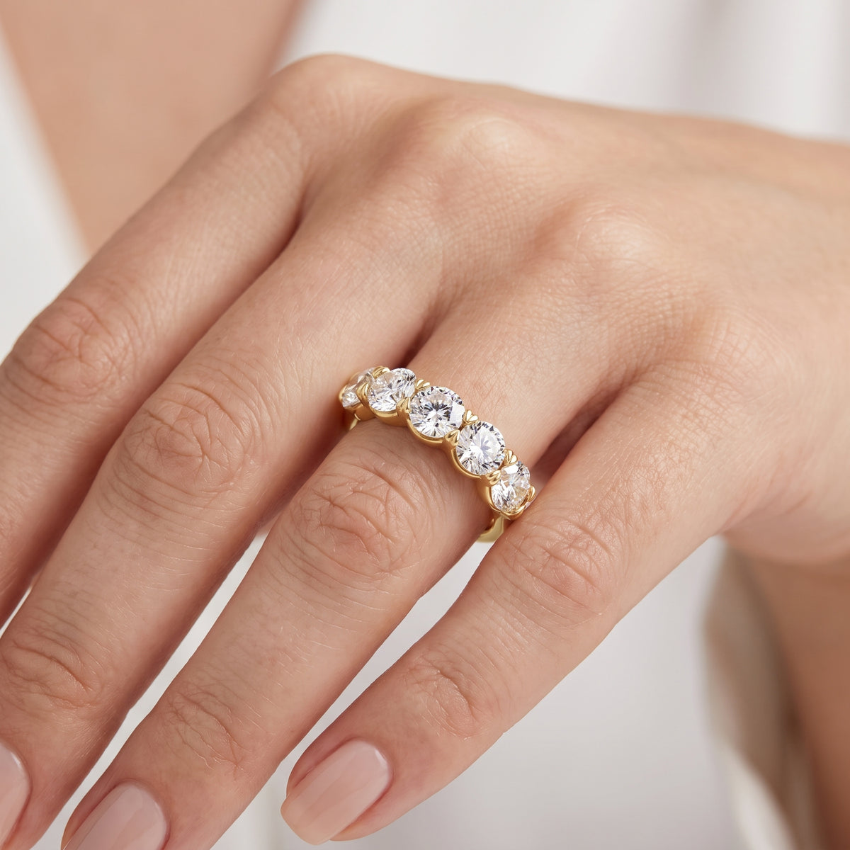 _lifestyle_image@SKU:A0809-LADR02000004Y #metal_10k-yellow-gold+origin_lab-grown+quality_g-si