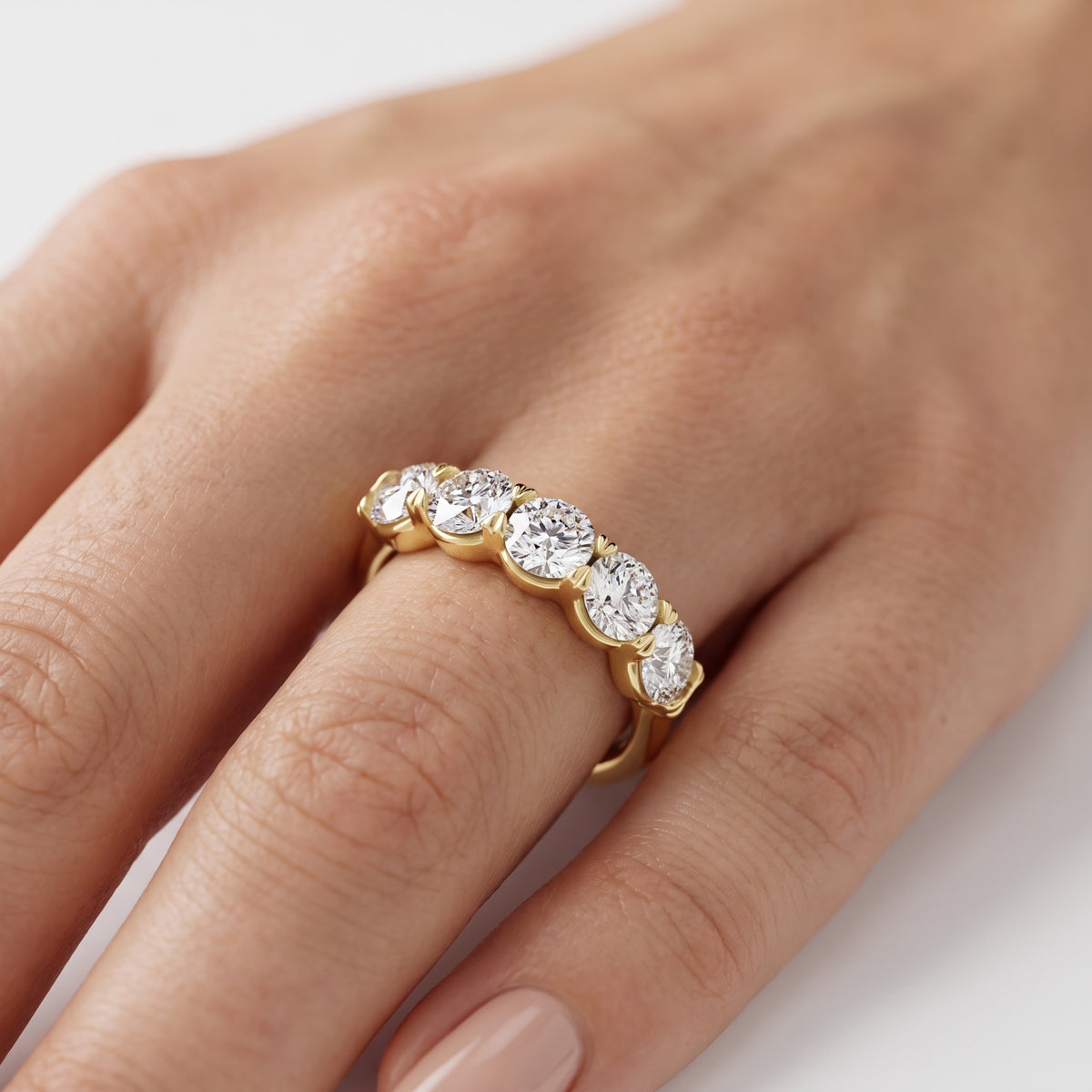 _lifestyle_image@SKU:A0809-NADR03000004Y #metal_14k-yellow-gold+origin_lab-grown+quality_ef-vs2+