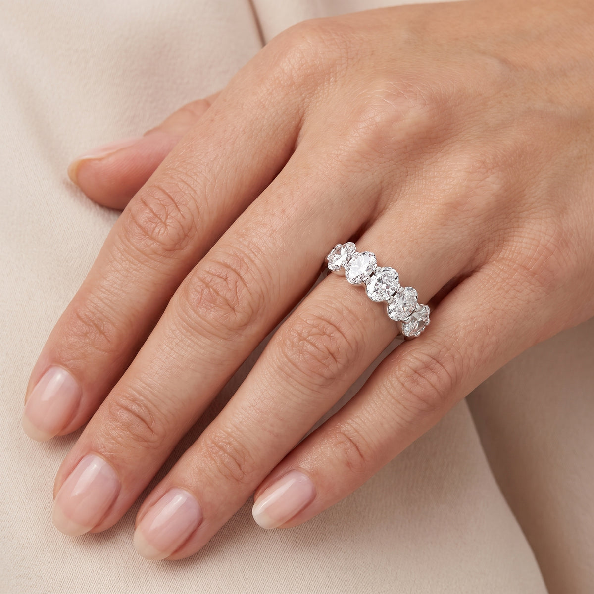 _lifestyle_image@SKU:A0809-NADO03000004W #metal_14k-white-gold+origin_lab-grown+quality_ef-vs2+