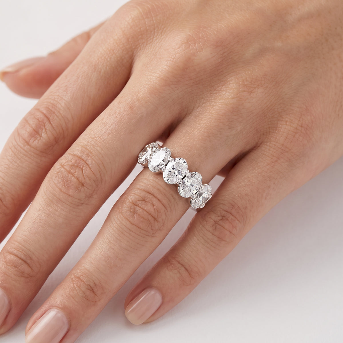 _lifestyle_image@SKU:A0809-NADO0400000PL #metal_platinum+origin_lab-grown+quality_ef-vs2+