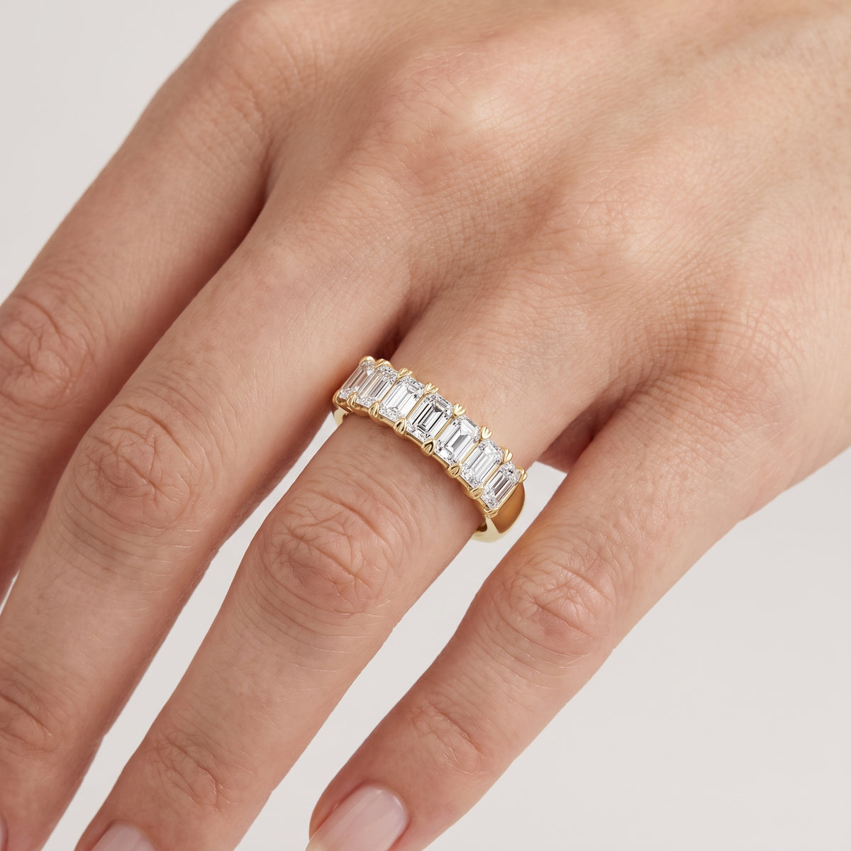 _lifestyle_image@SKU:A1111-NADE01000004Y #metal_14k-yellow-gold+origin_lab-grown+quality_ef-vs2+