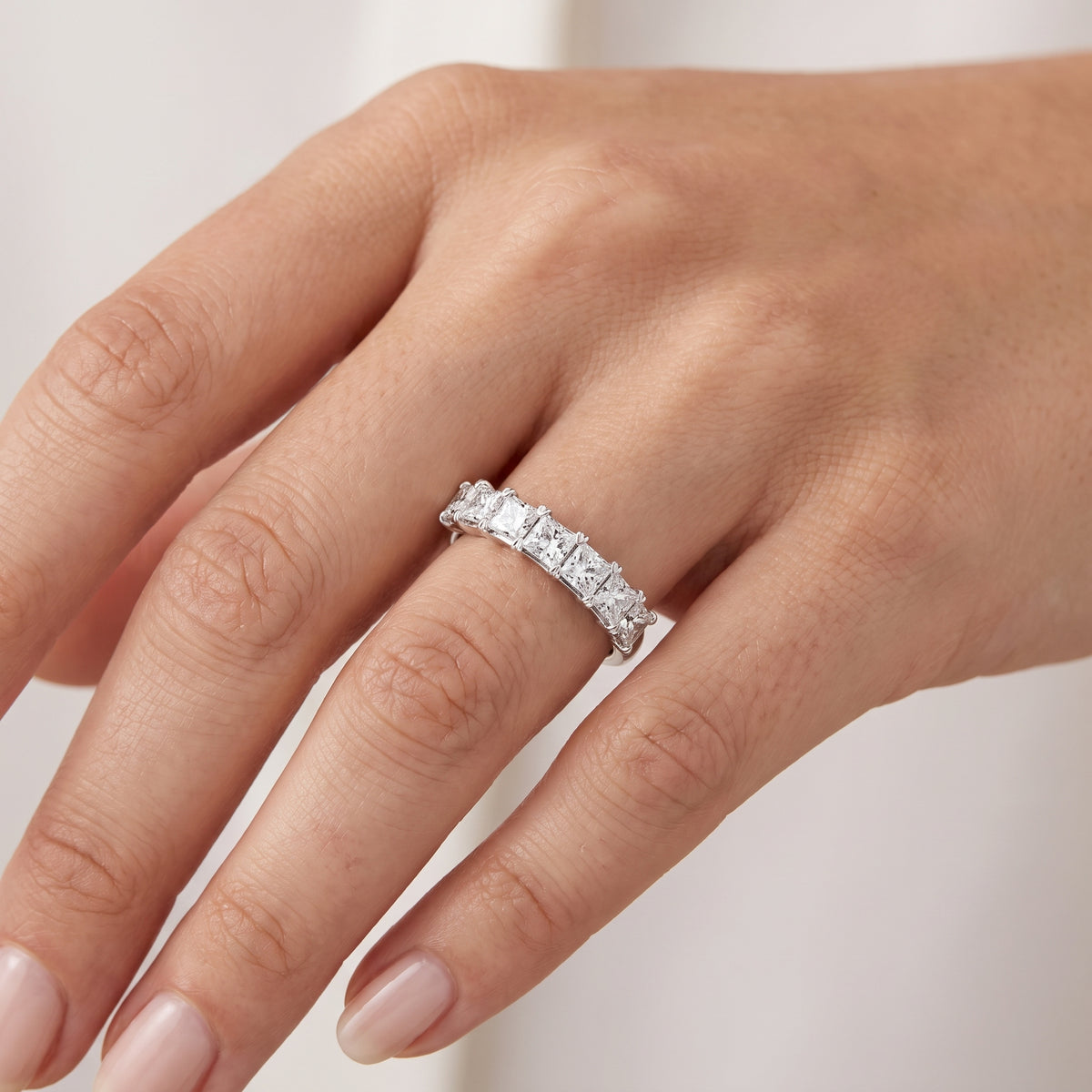_lifestyle_image@SKU:A1173-LADP0100000DW #metal_silver+origin_lab-grown+quality_g-si
