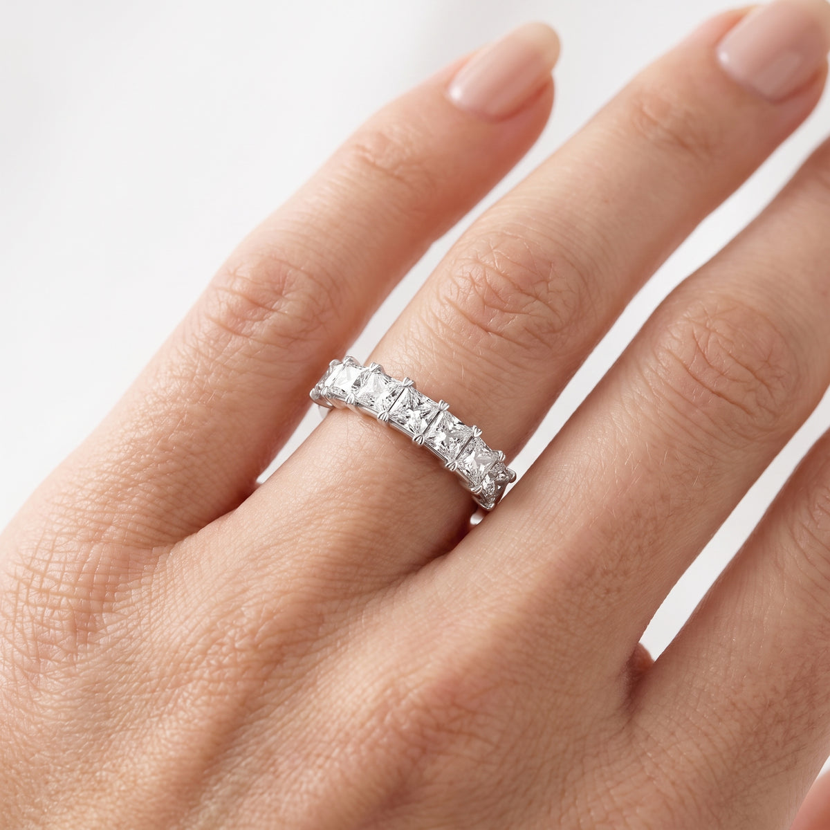 _lifestyle_image@SKU:A1173-LADP0300000DW #metal_silver+origin_lab-grown+quality_g-si