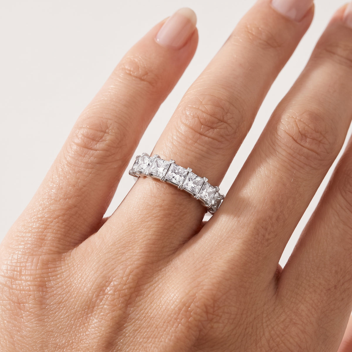 _lifestyle_image@SKU:A1173-NADP0300000PL #metal_platinum+origin_lab-grown+quality_ef-vs2+