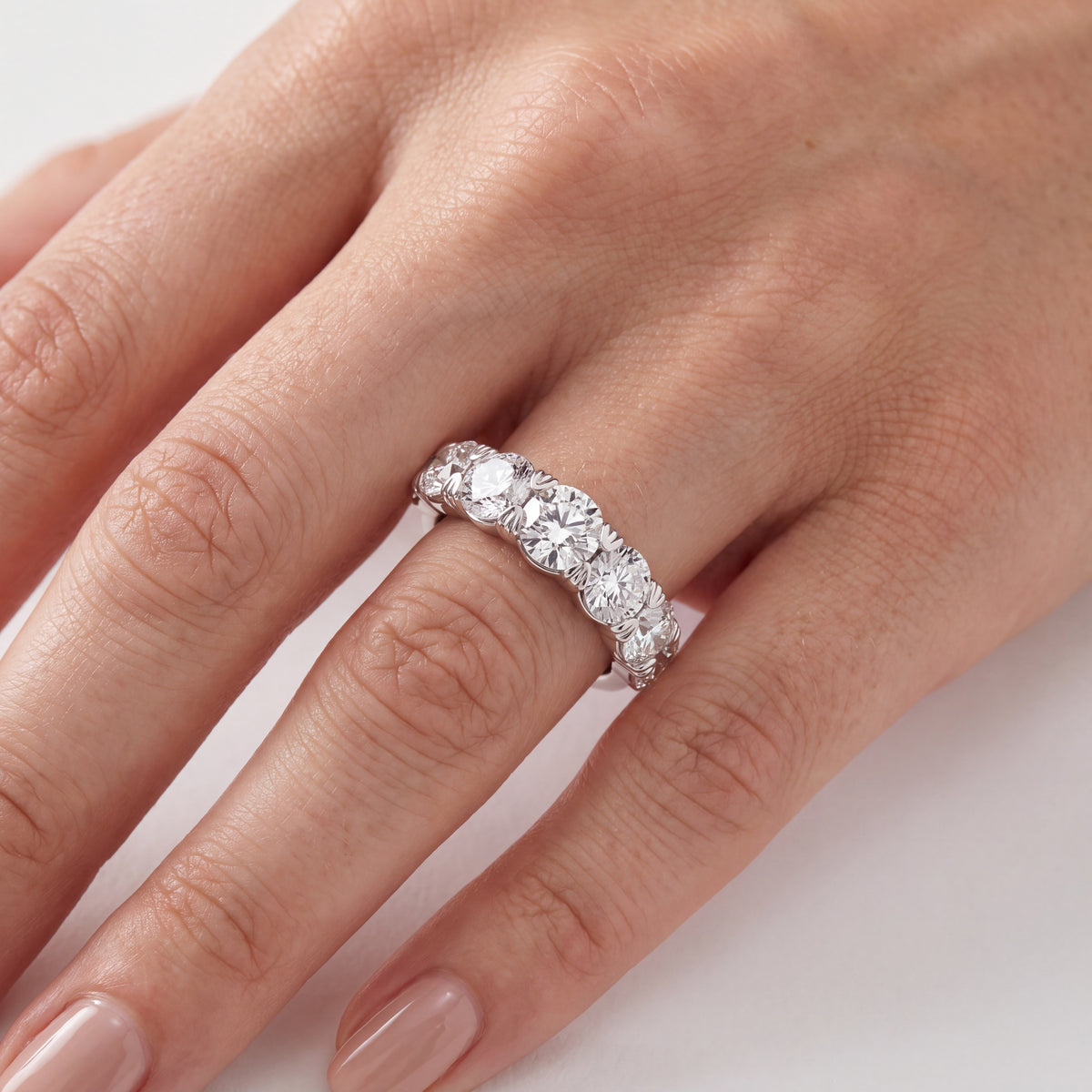 _lifestyle_image@SKU:A1173-NADR02000004W #metal_14k-white-gold+origin_lab-grown+quality_ef-vs2+