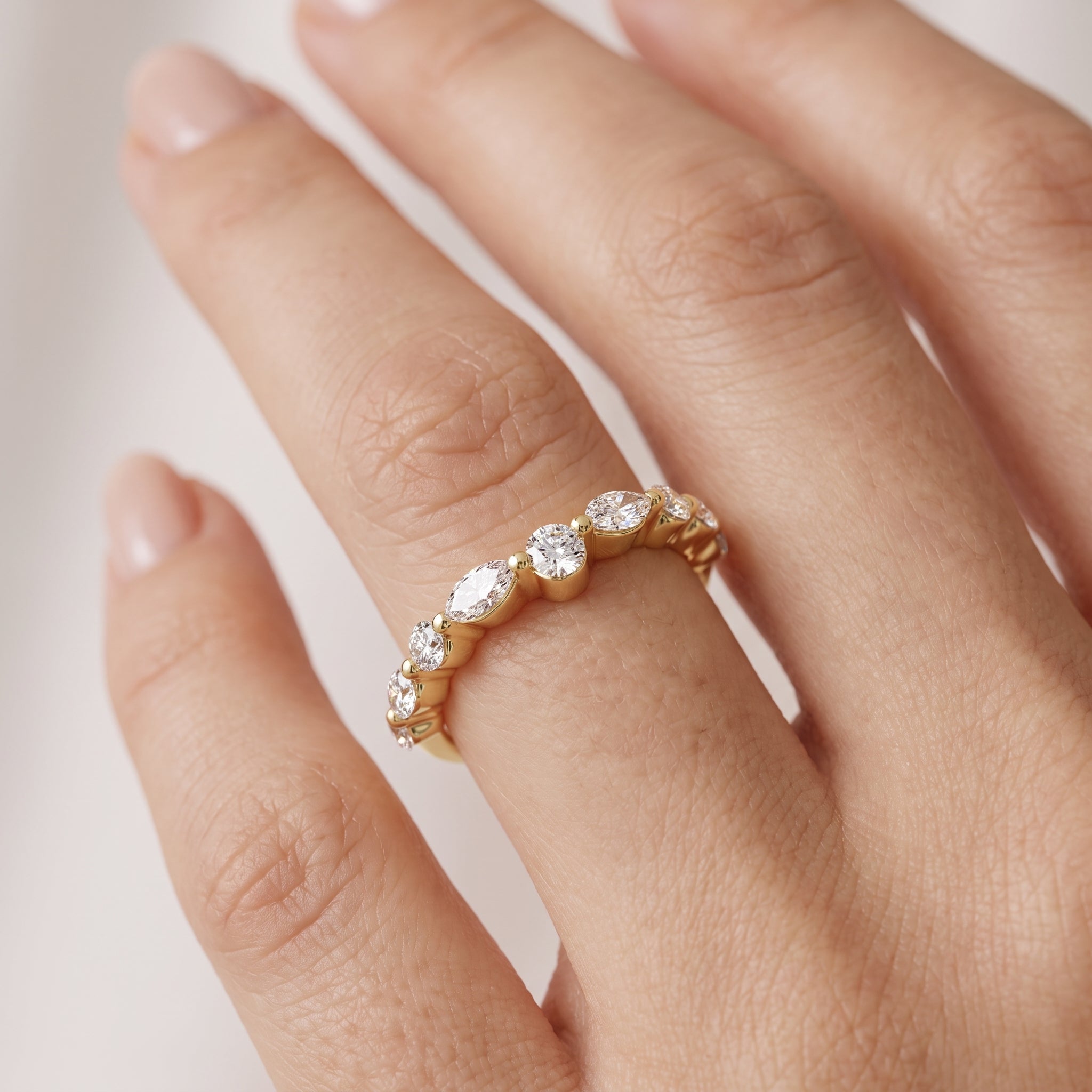 _lifestyle_image@SKU:A1935-LADM00450004Y #metal_10k-yellow-gold+origin_lab-grown+quality_g-si