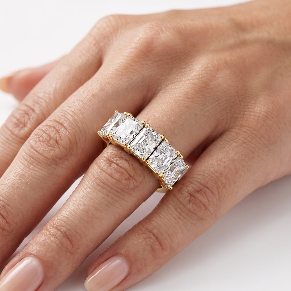 _lifestyle_image@SKU:A5546-NADI04600004Y #metal_14k-yellow-gold+origin_lab-grown+quality_ef-vs2+