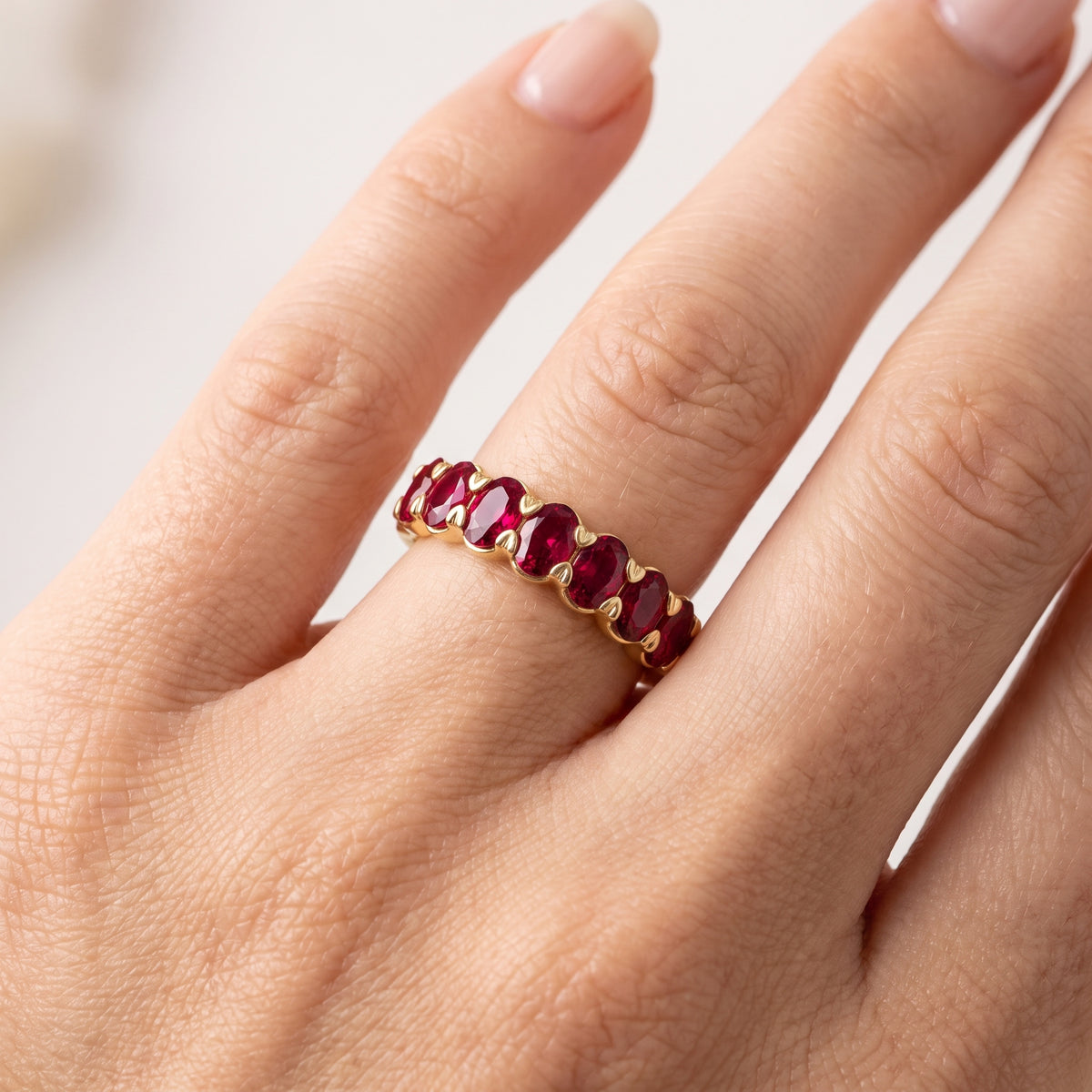 _lifestyle_image@SKU:AG173-LCRO01020004Y #metal_10k-yellow-gold+origin_lab-created