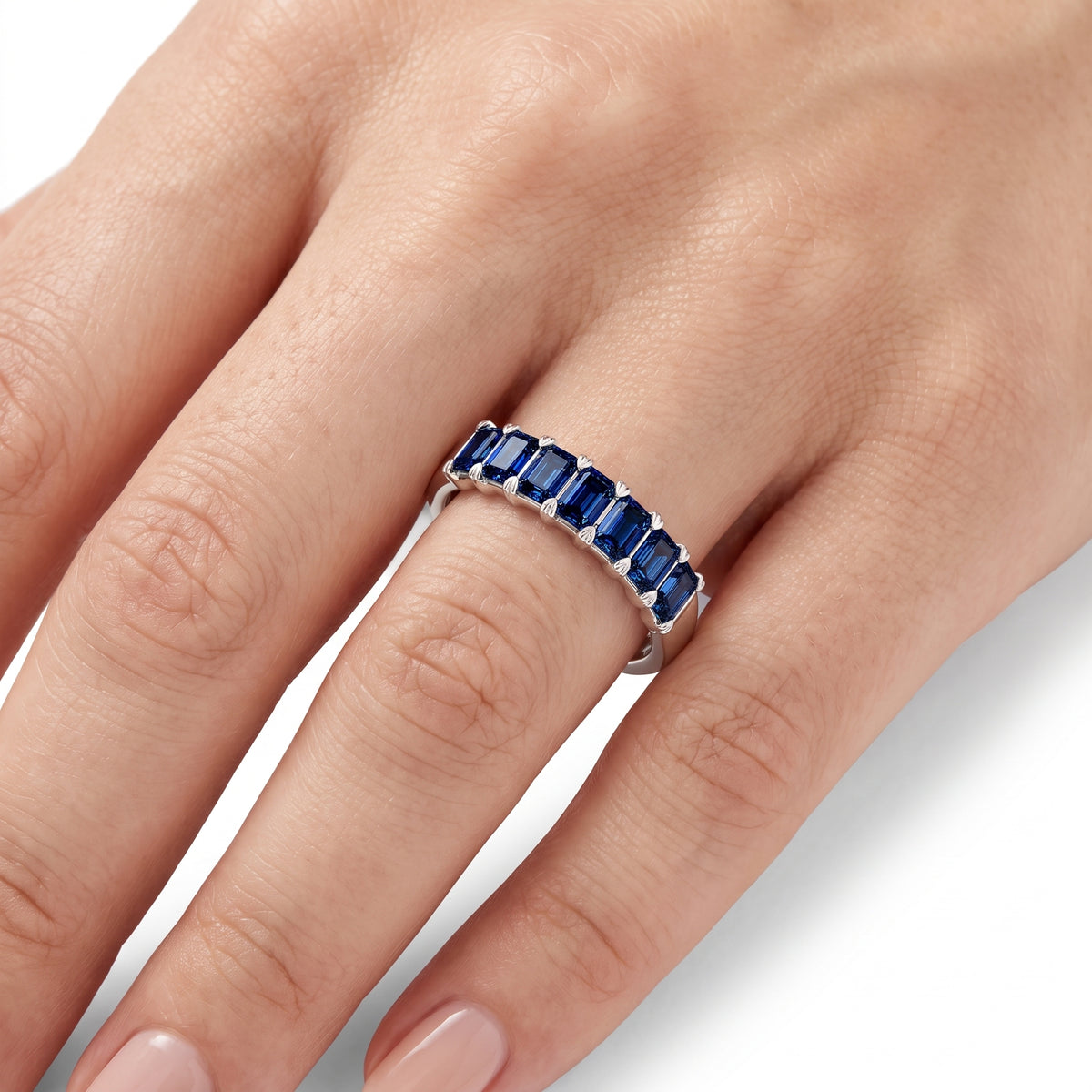 _lifestyle_image@SKU:AG173-LCSE0100000DW #metal_silver+origin_lab-created