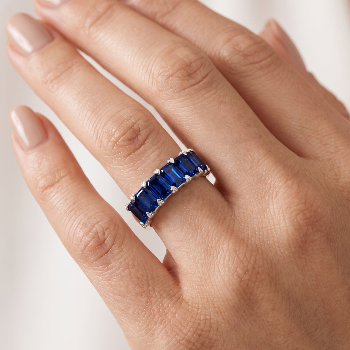_lifestyle_image@SKU:AG173-LCSE0300000DW #metal_silver+origin_lab-created