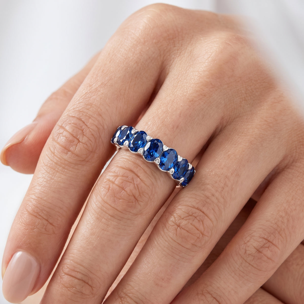 _lifestyle_image@SKU:AG173-LCSO02050004W #metal_10k-white-gold+origin_lab-created