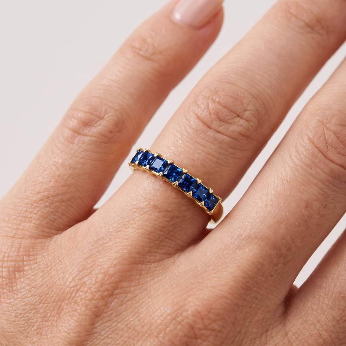 _lifestyle_image@SKU:AG173-LCSP01000004Y #metal_10k-yellow-gold+origin_lab-created