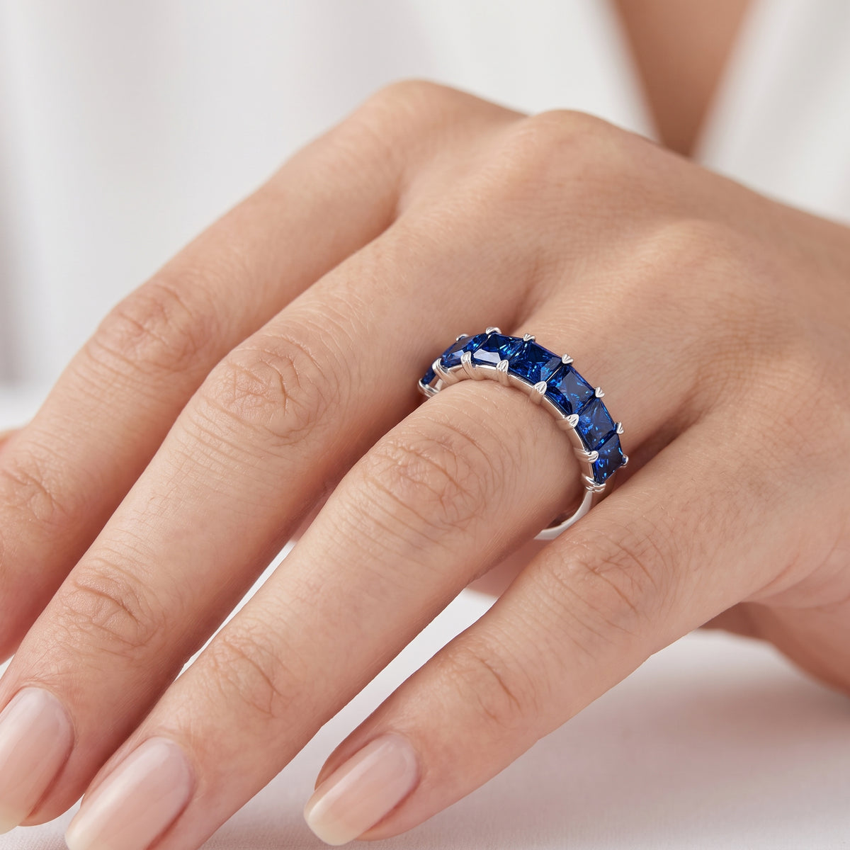 _lifestyle_image@SKU:AG173-LCSP03000004W #metal_10k-white-gold+origin_lab-created