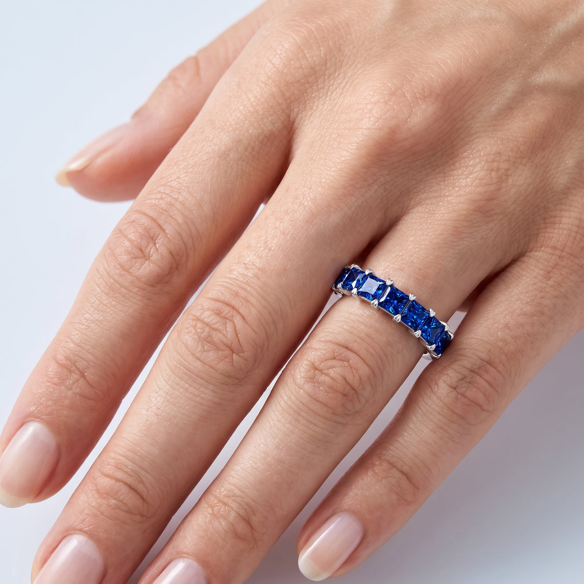 _lifestyle_image@SKU:AG173-LCSP0300000DW #metal_silver+origin_lab-created