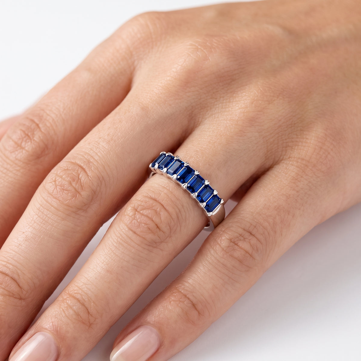 _lifestyle_image@SKU:AG173-NCSE01000004W #metal_14k-white-gold+origin_lab-created
