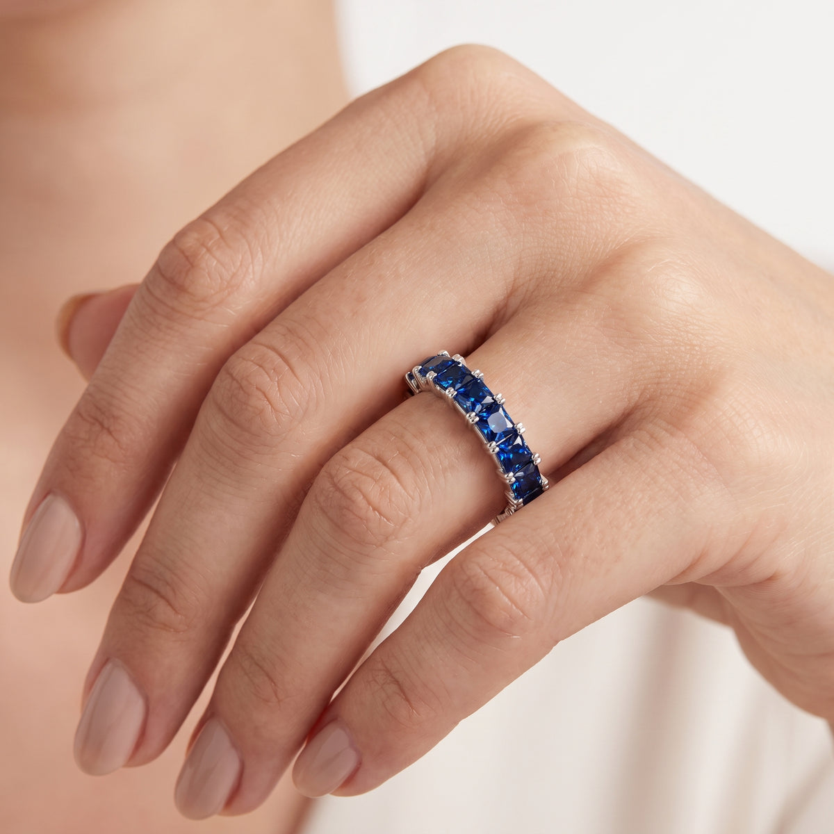 _lifestyle_image@SKU:AG239-LCSP03000004W #metal_10k-white-gold+origin_lab-created