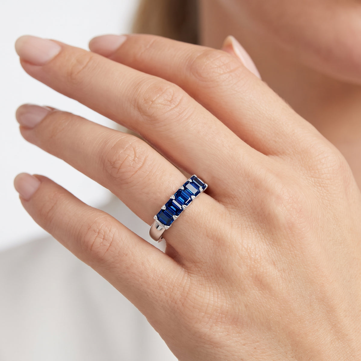 _lifestyle_image@SKU:AG809-LCSE0100000DW #metal_silver+origin_lab-created