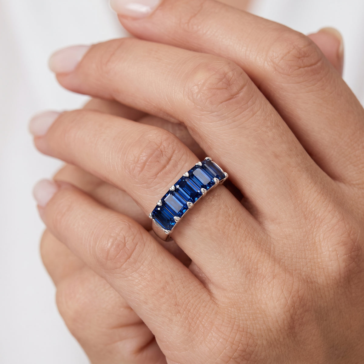 _lifestyle_image@SKU:AG809-LCSE04000004W #metal_10k-white-gold+origin_lab-created