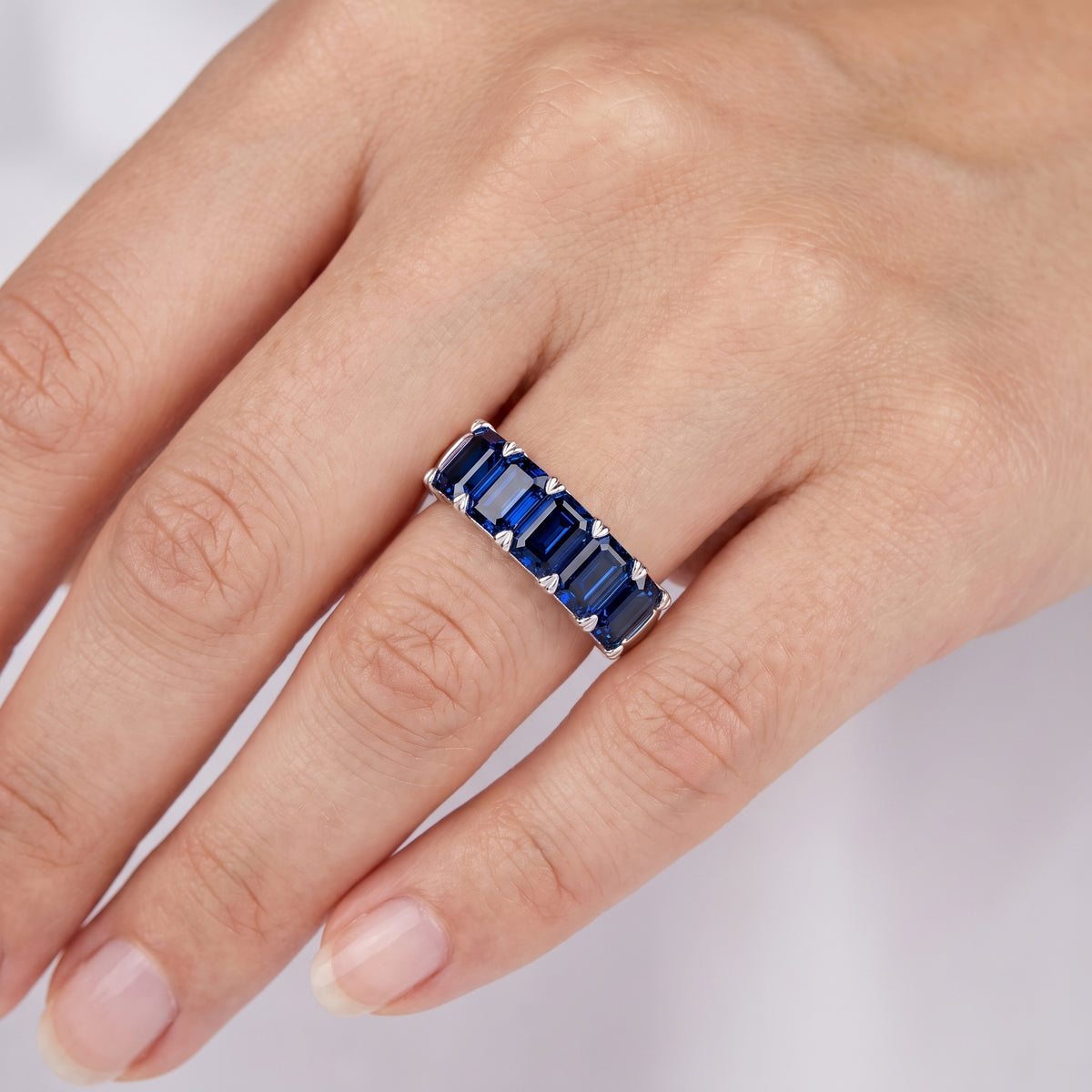 _lifestyle_image@SKU:AG809-LCSE0400000DW #metal_silver+origin_lab-created
