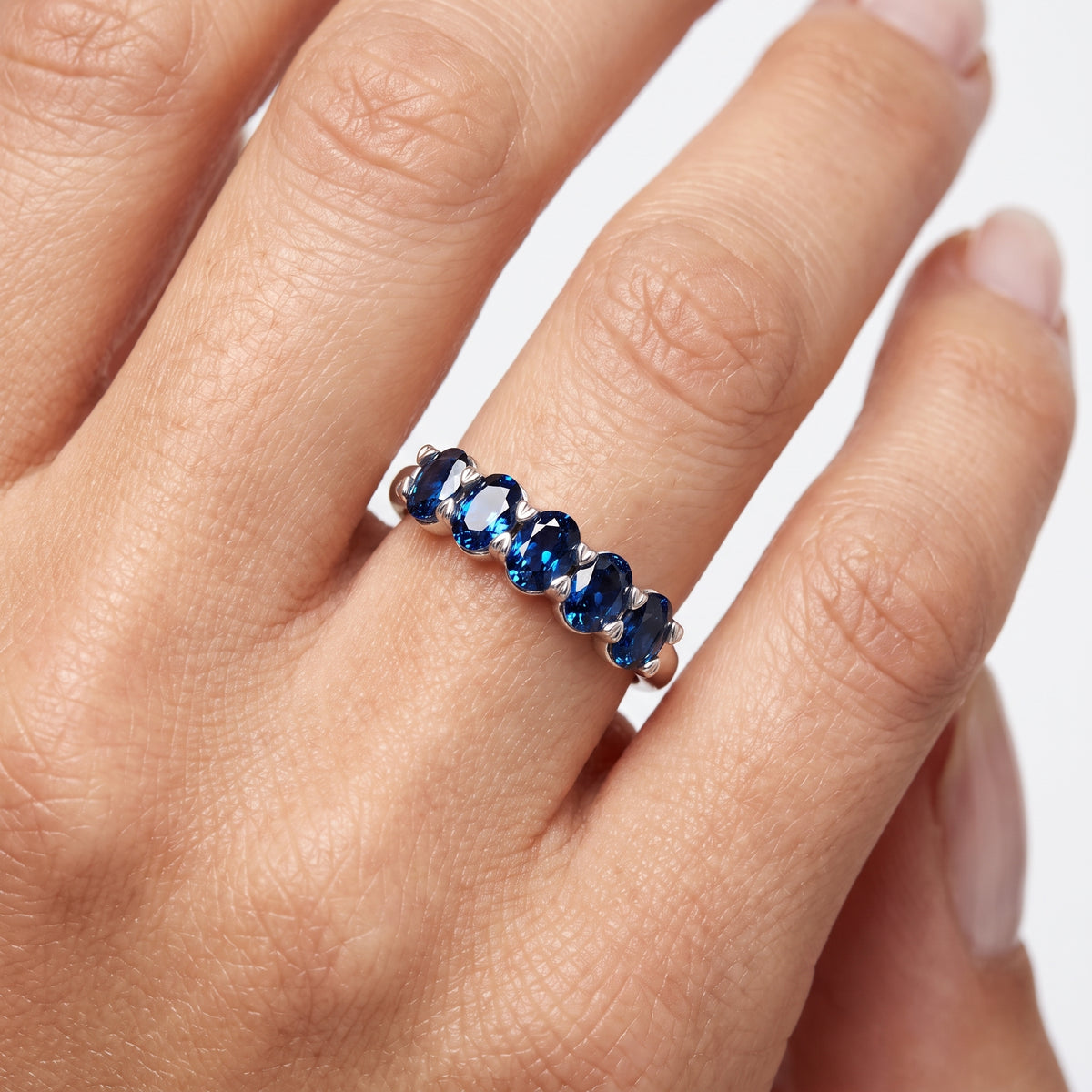 _lifestyle_image@SKU:AG809-LCSO0100000DW #metal_silver+origin_lab-created