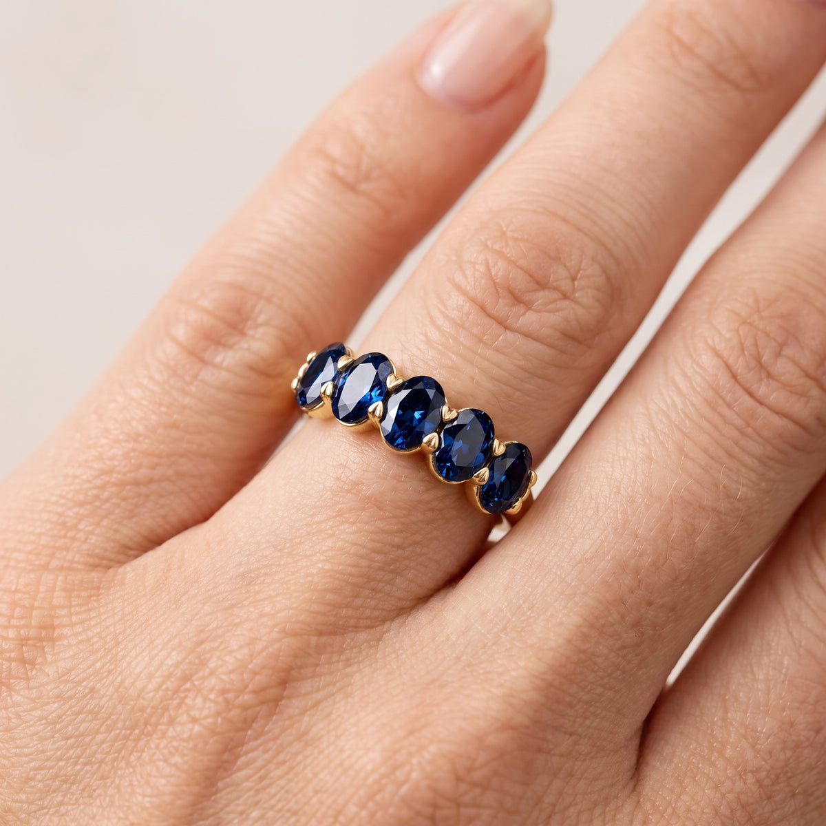 _lifestyle_image@SKU:AG809-LCSO02000004Y #metal_10k-yellow-gold+origin_lab-created