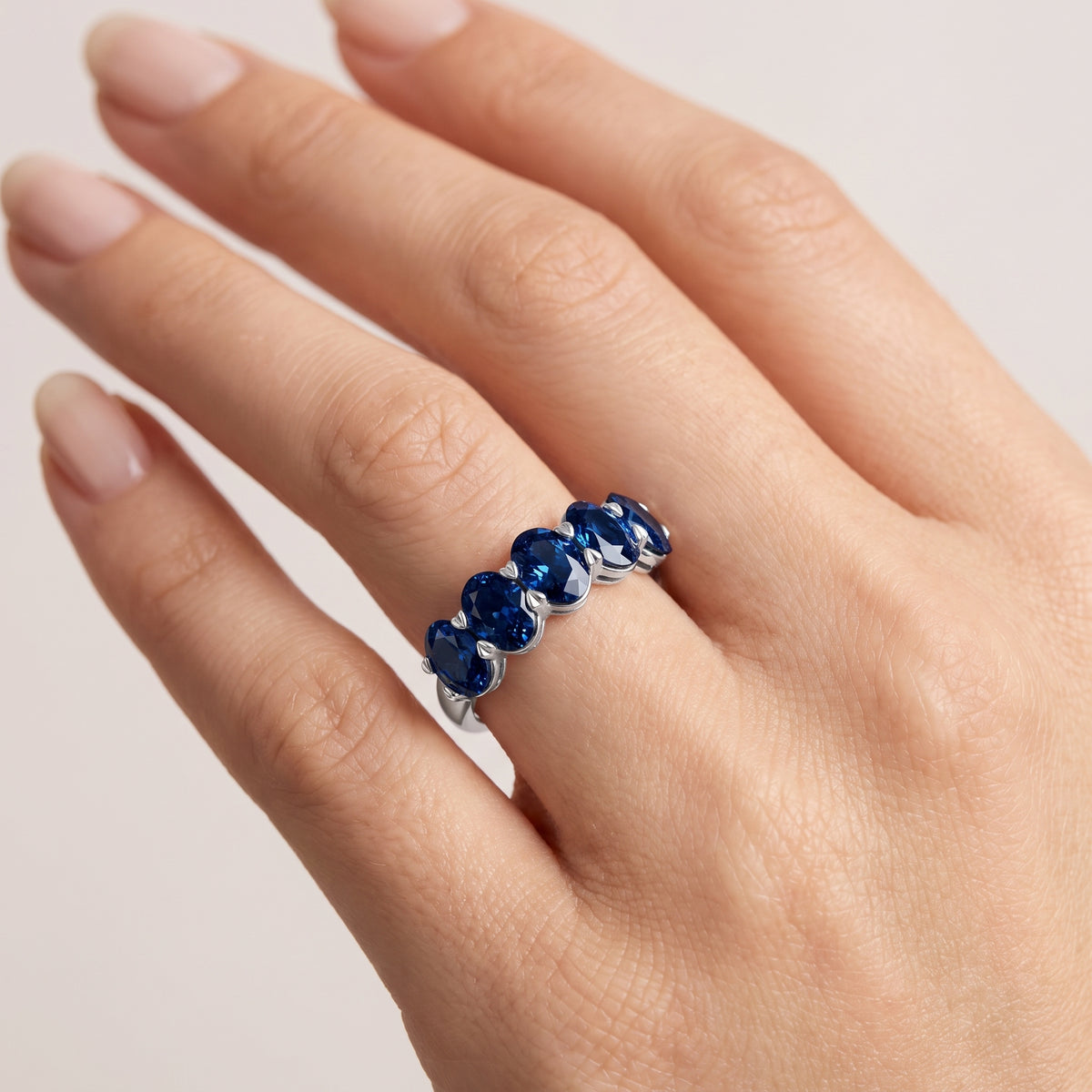 _lifestyle_image@SKU:AG809-LCSO0400000DW #metal_silver+origin_lab-created