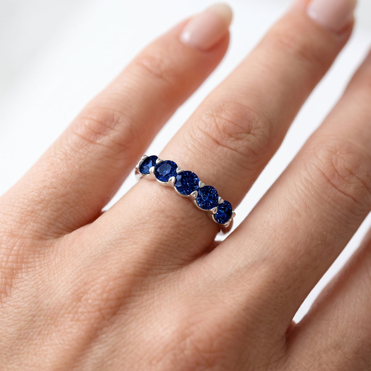 _lifestyle_image@SKU:AG809-LCSR0098000DW #metal_silver+origin_lab-created