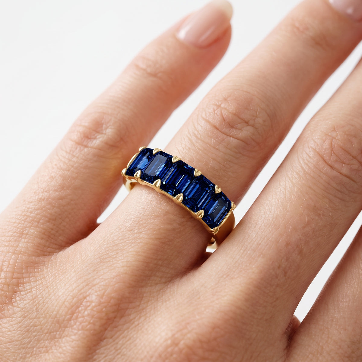 _lifestyle_image@SKU:AG809-NCSE02000004Y #metal_14k-yellow-gold+origin_lab-created