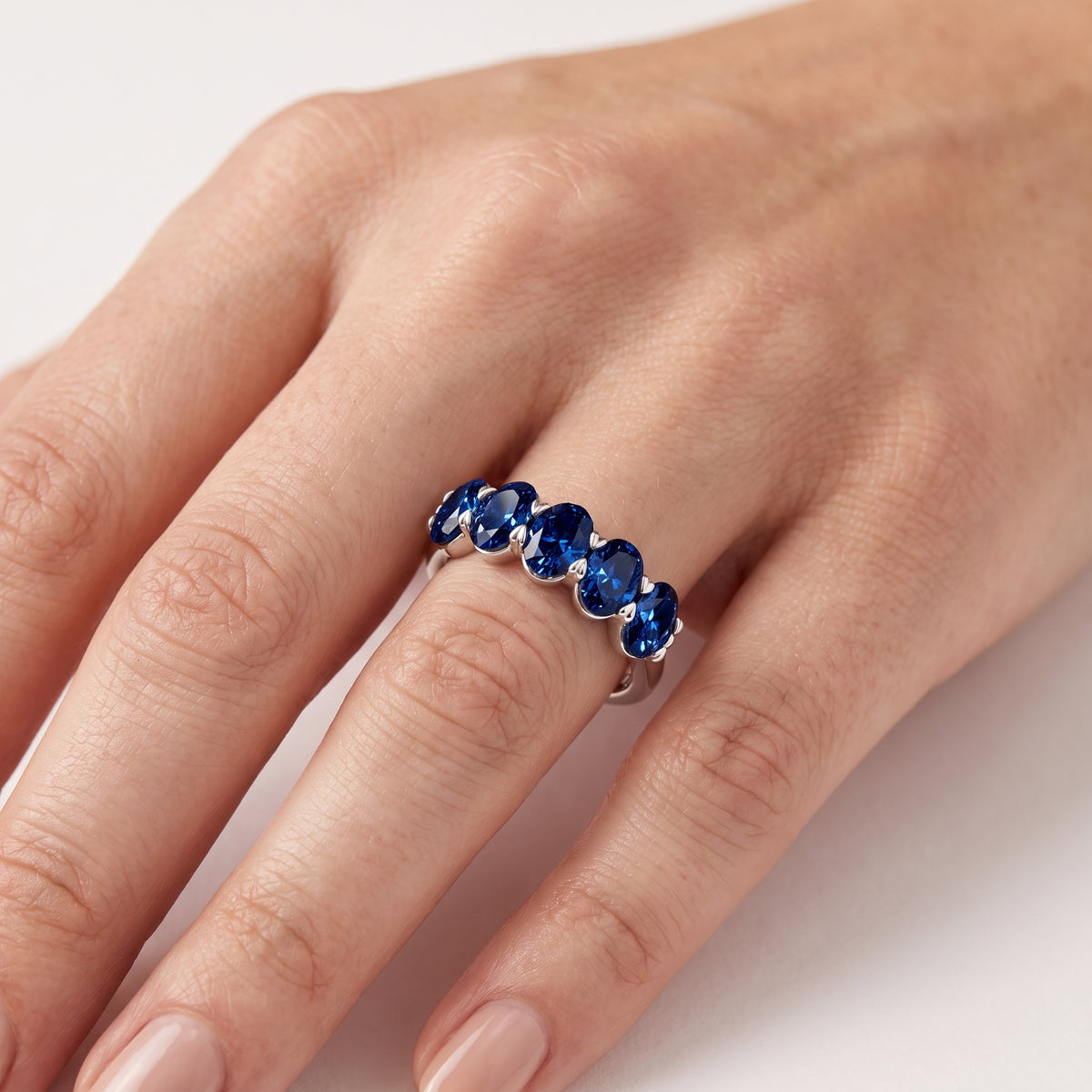 _lifestyle_image@SKU:AG809-NCSO04000004W #metal_14k-white-gold+origin_lab-created