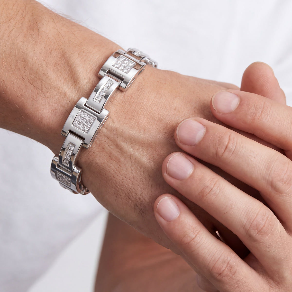 _lifestyle_image@SKU:B1782-LADR0115000SS #metal_silver+origin_lab-grown+quality_g-si