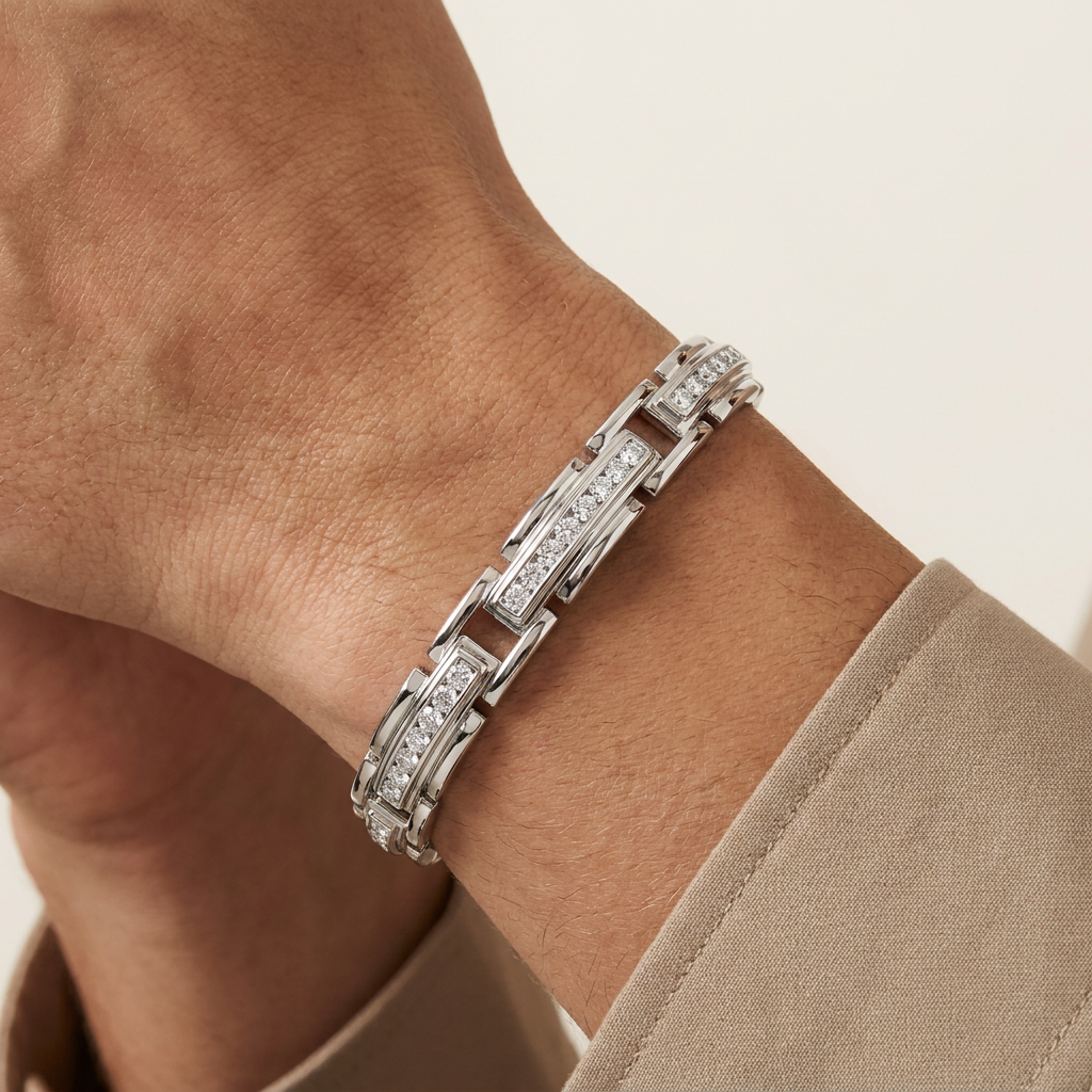 _lifestyle_image@SKU:B1894-LADR0500000SS #metal_silver+origin_lab-grown+quality_g-si