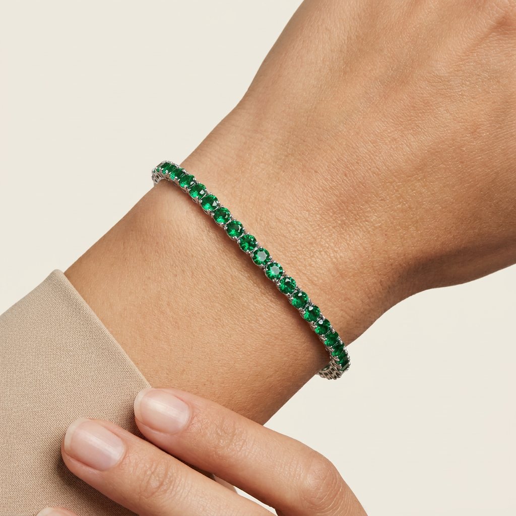 _lifestyle_image@SKU:B2412-EMDR03000004Y #metal_silver-with-gold-vermeil+origin_lab-grown+bracelet-length-inches_7