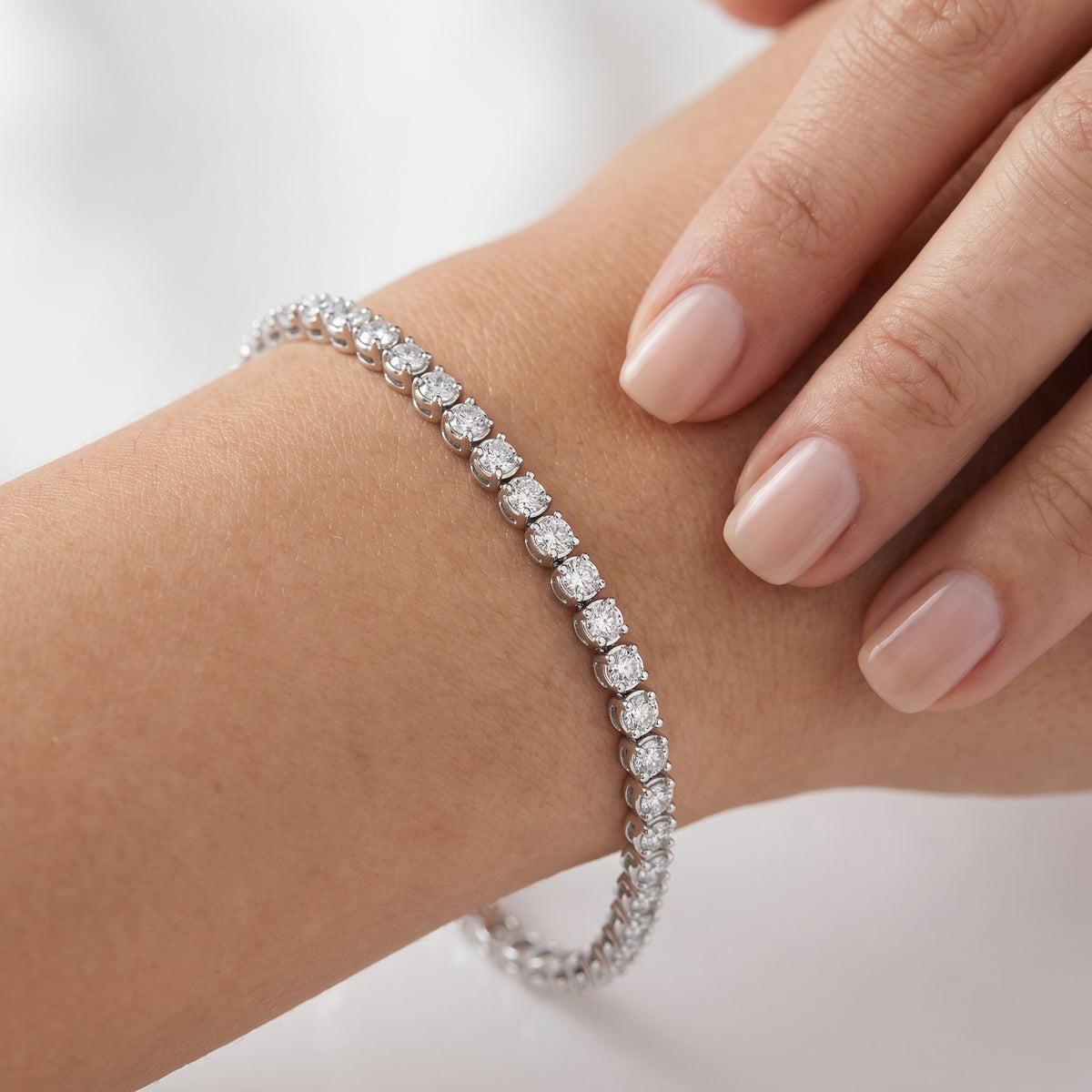 _lifestyle_image@SKU:B2586-LADR0100000DW #metal_silver+origin_lab-grown+quality_g-si