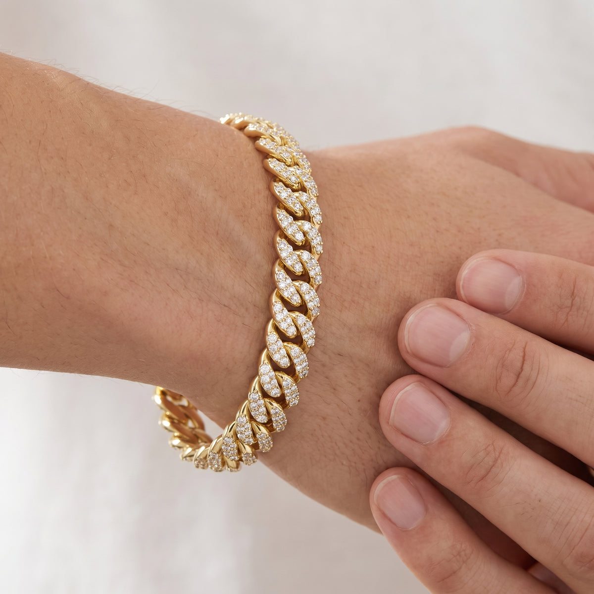 _lifestyle_image@SKU:B2587-LADR05000004Y #metal_14k-yellow-gold-vermeil+origin_lab-grown+quality_g-si