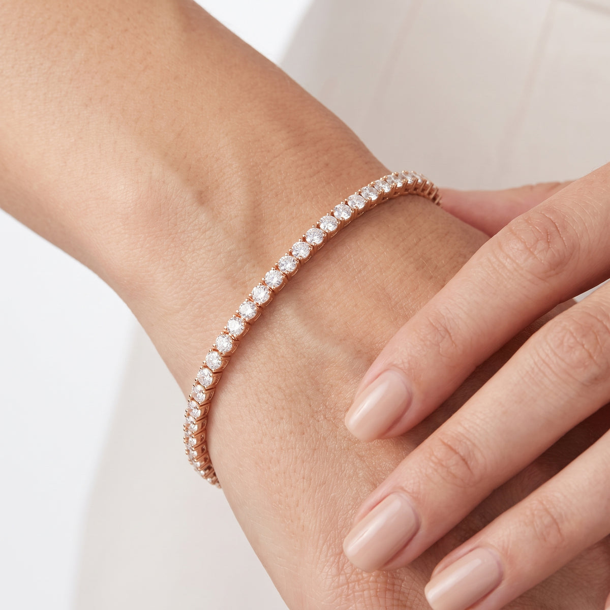 _lifestyle_image@SKU:B2905-LADR03000004P #metal_10k-rose-gold+origin_lab-grown+quality_g-si