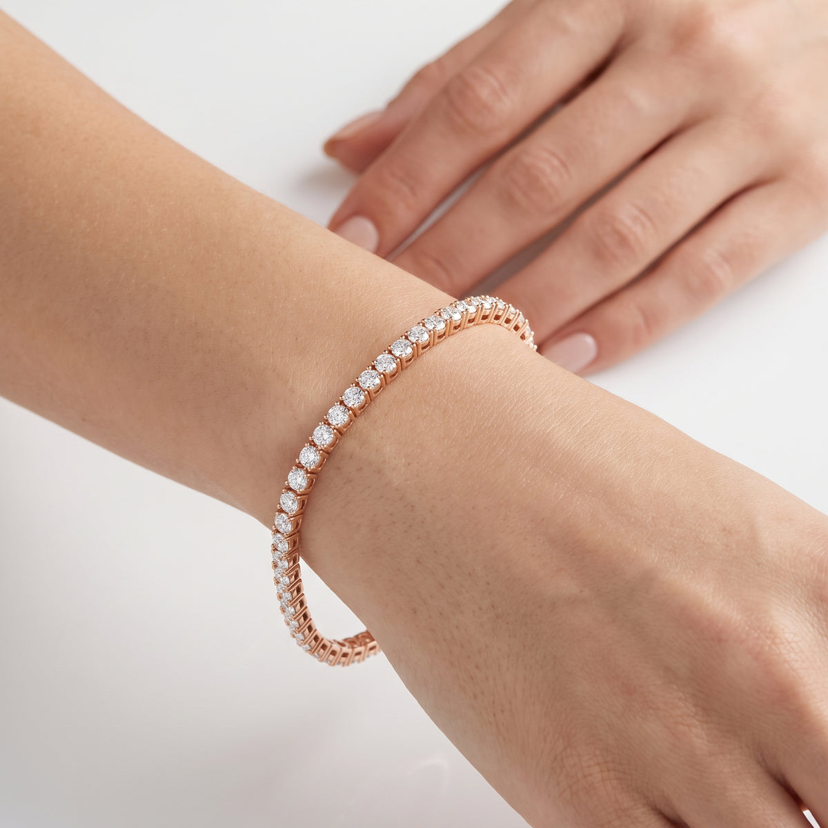 _lifestyle_image@SKU:B2905-LADR05020004P #metal_10k-rose-gold+origin_lab-grown+quality_g-si