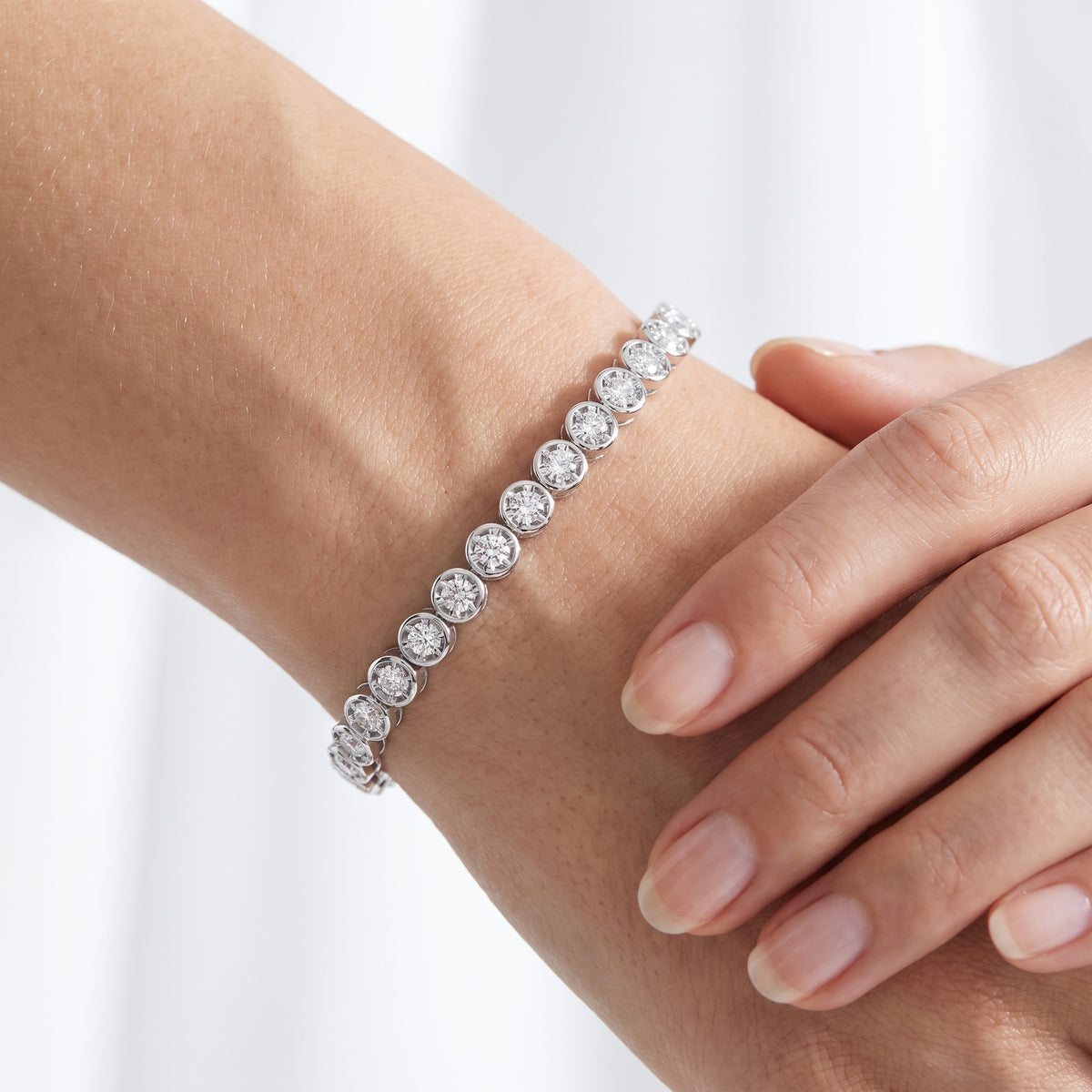 _lifestyle_image@SKU:B2924-LADR0297000DW #metal_silver+origin_lab-grown+quality_g-si