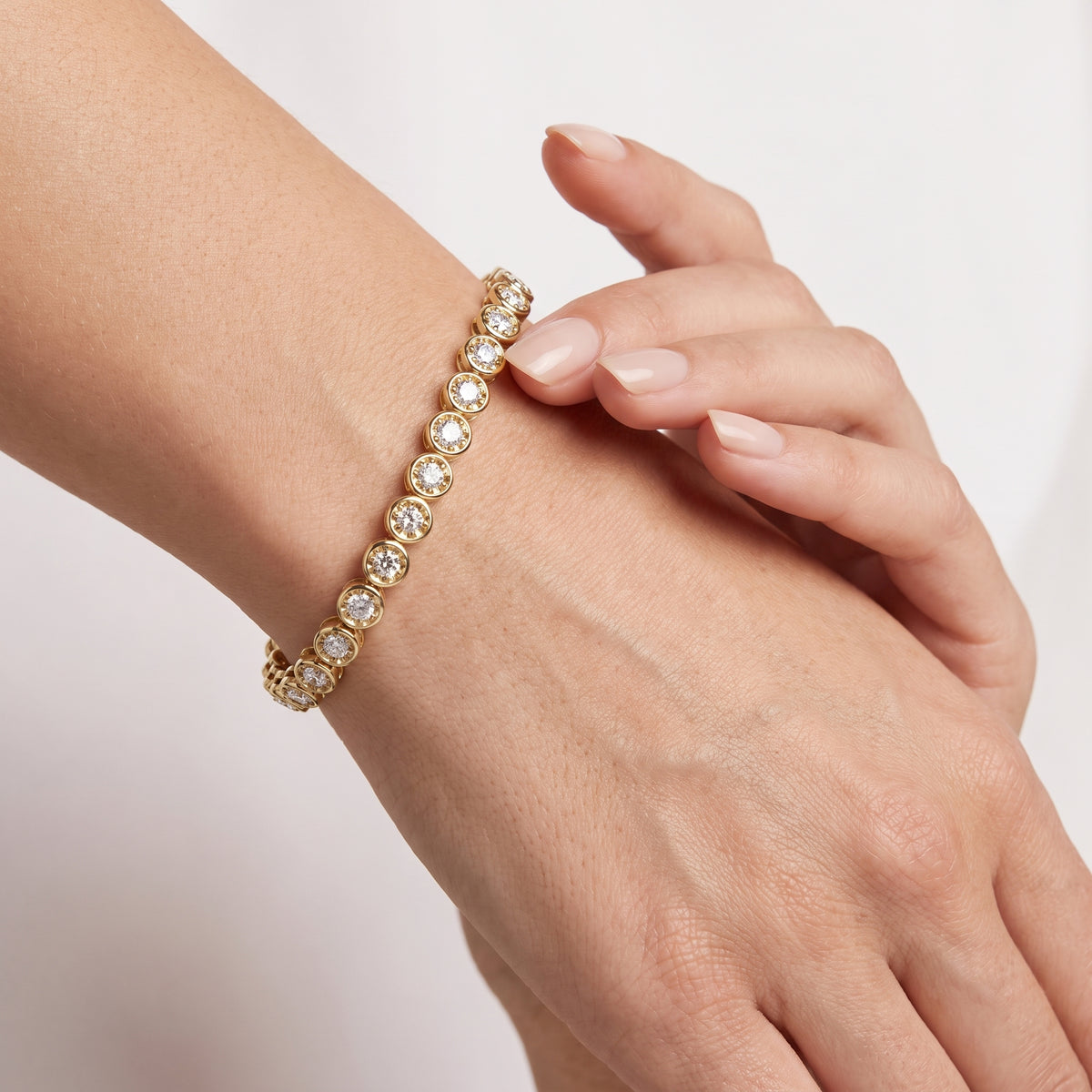 _lifestyle_image@SKU:B2924-LADR03960004Y #metal_10k-yellow-gold+origin_lab-grown+quality_g-si