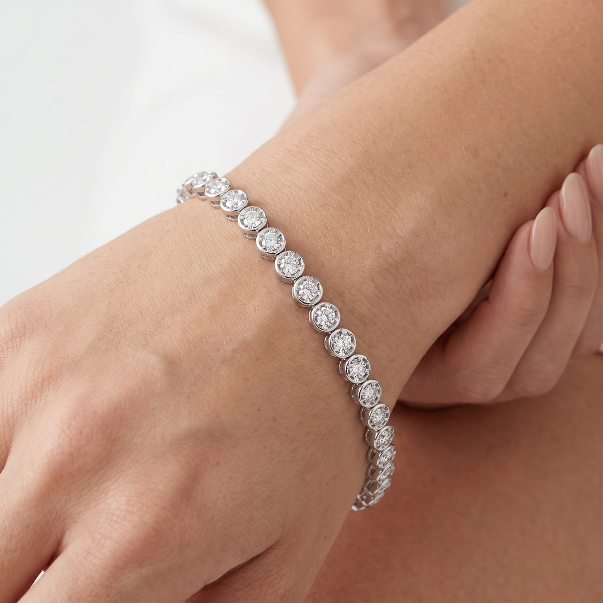 _lifestyle_image@SKU:B2924-LADR0396000DW #metal_silver+origin_lab-grown+quality_g-si