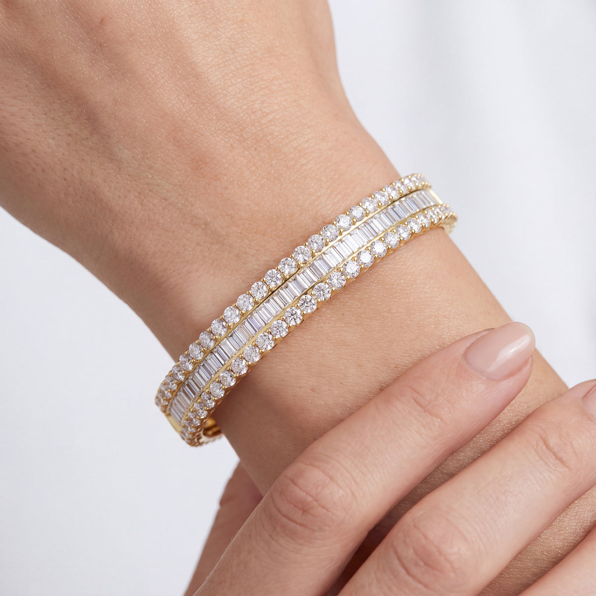 _lifestyle_image@SKU:B6980-LADB04510004Y #metal_14k-yellow-gold-vermeil+origin_lab-grown+quality_g-si