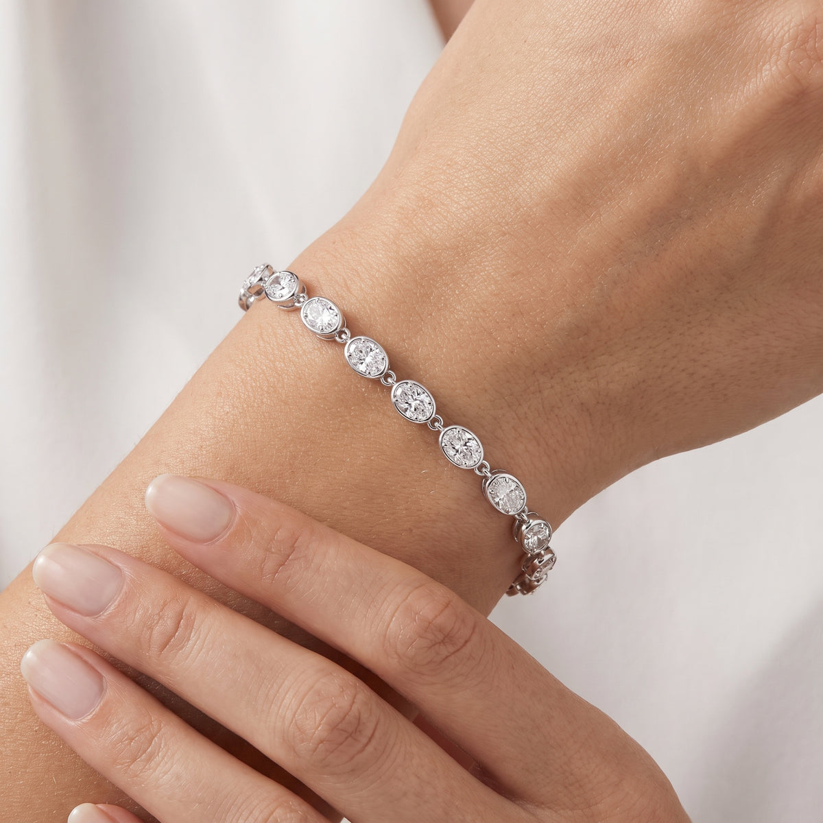 _lifestyle_image@SKU:B7687-LADO0400000DW #metal_silver+origin_lab-grown+quality_g-si