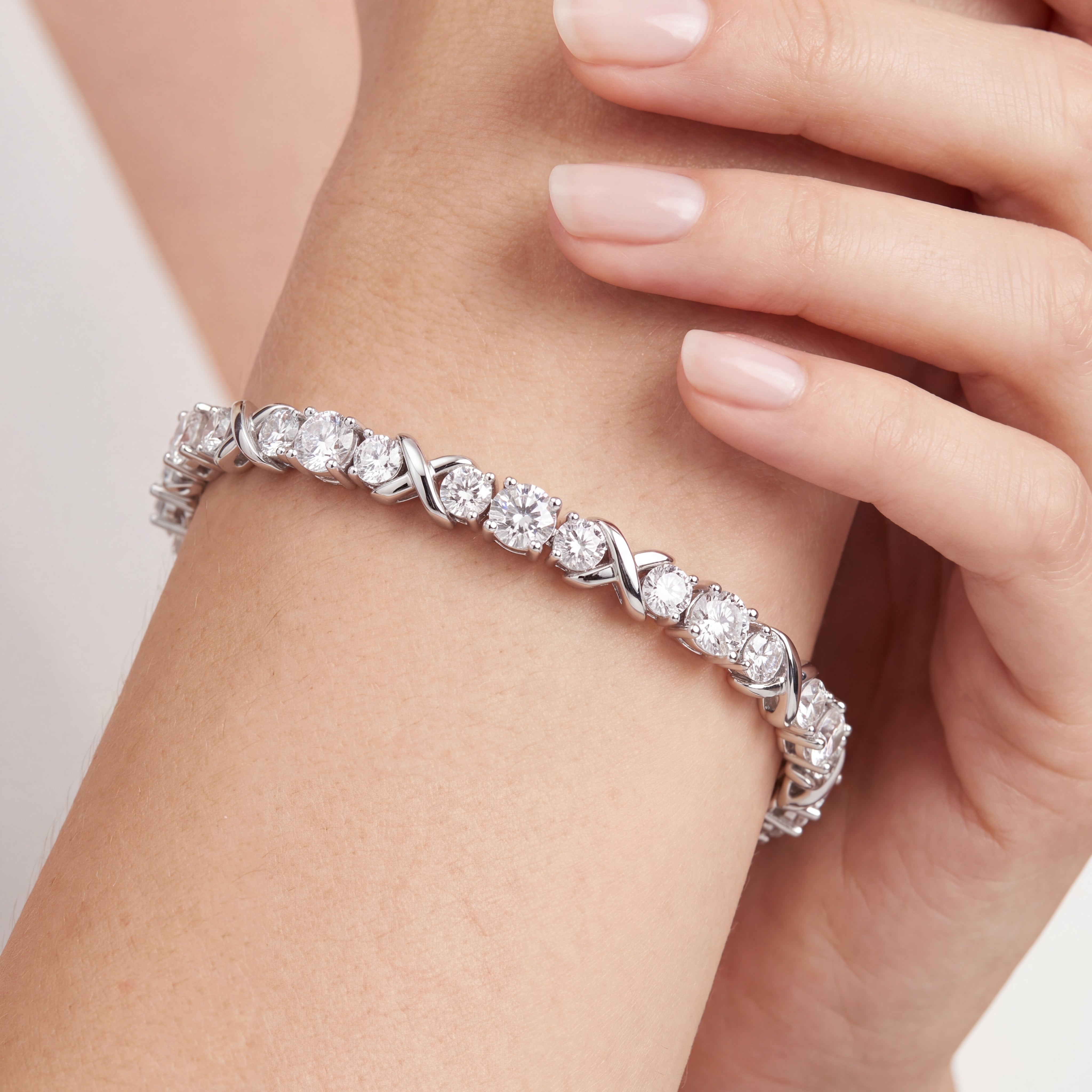 _lifestyle_image@SKU:B9973-LADR0200000DW #metal_silver+origin_lab-grown+quality_g-si