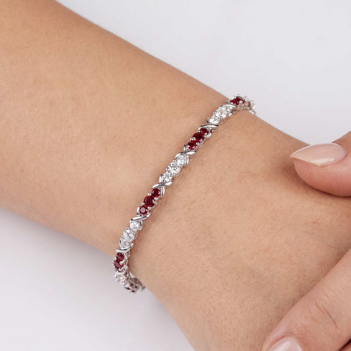 _lifestyle_image@SKU:B997G-RBDR0200000DW #metal_silver+origin_lab-created