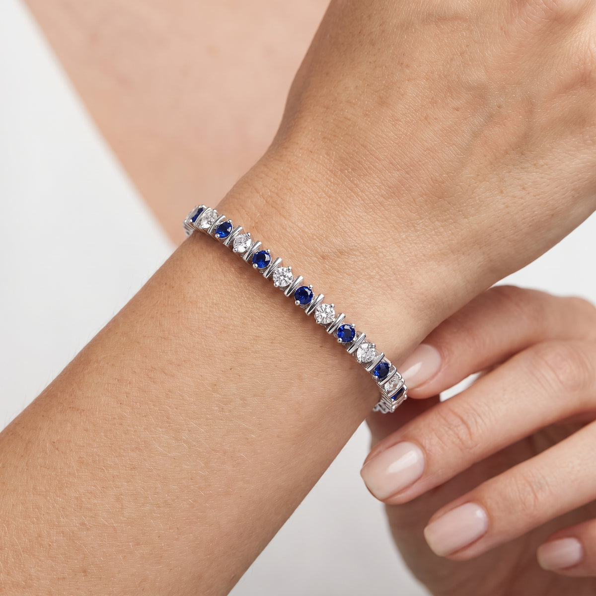 _lifestyle_image@SKU:B998G-BSDR0100000DW #metal_silver+origin_lab-created