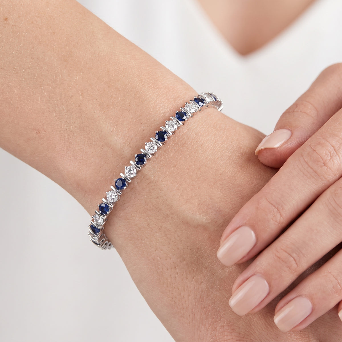 _lifestyle_image@SKU:B998G-BSDR03000004W #metal_10k-white-gold+origin_lab-created