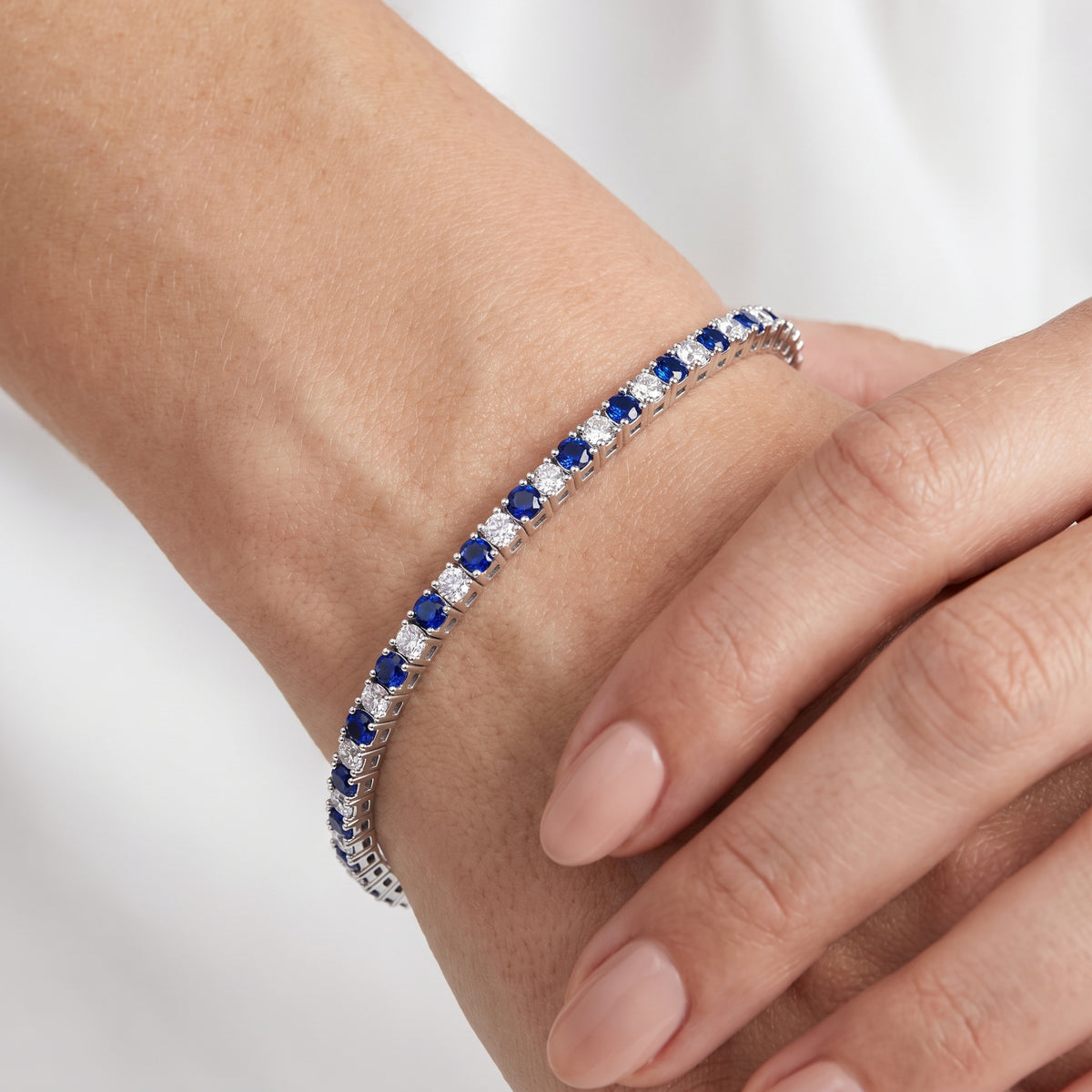 _lifestyle_image@SKU:B999G-BSDR0100000DW #metal_silver+origin_lab-created